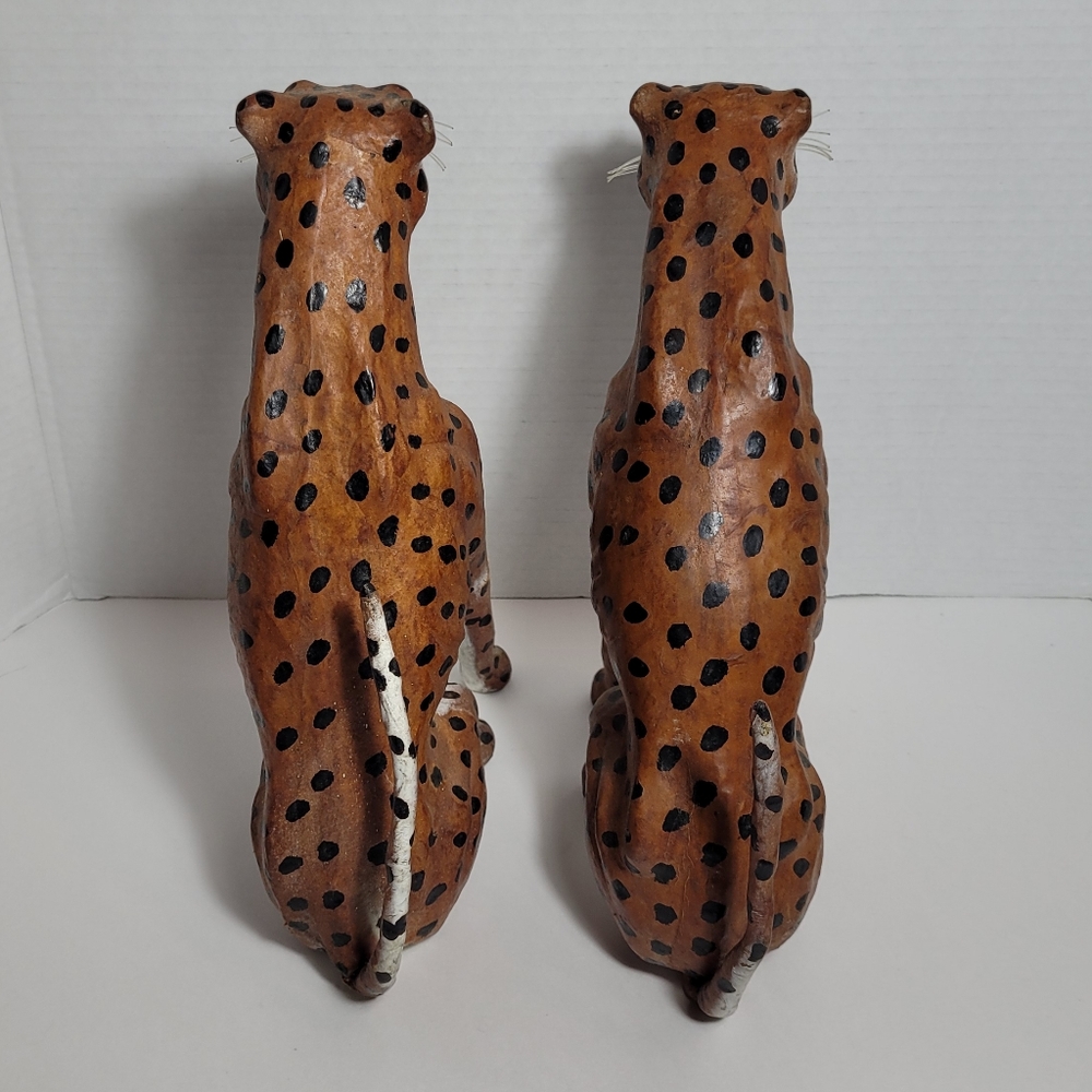 Pair of Regal Cheetah Statues RARE repaired - Picture 3 of 14